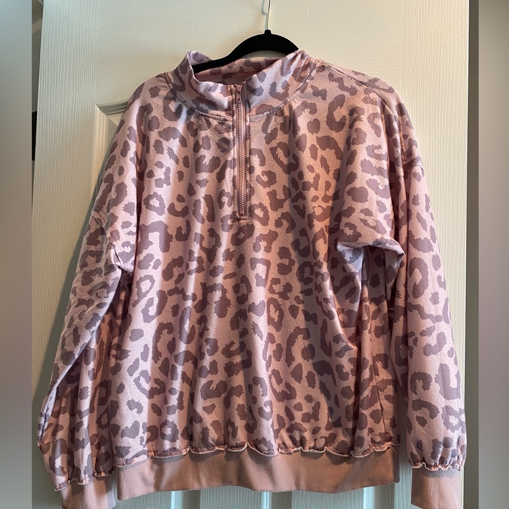 GUC womens large pink leopard pullover